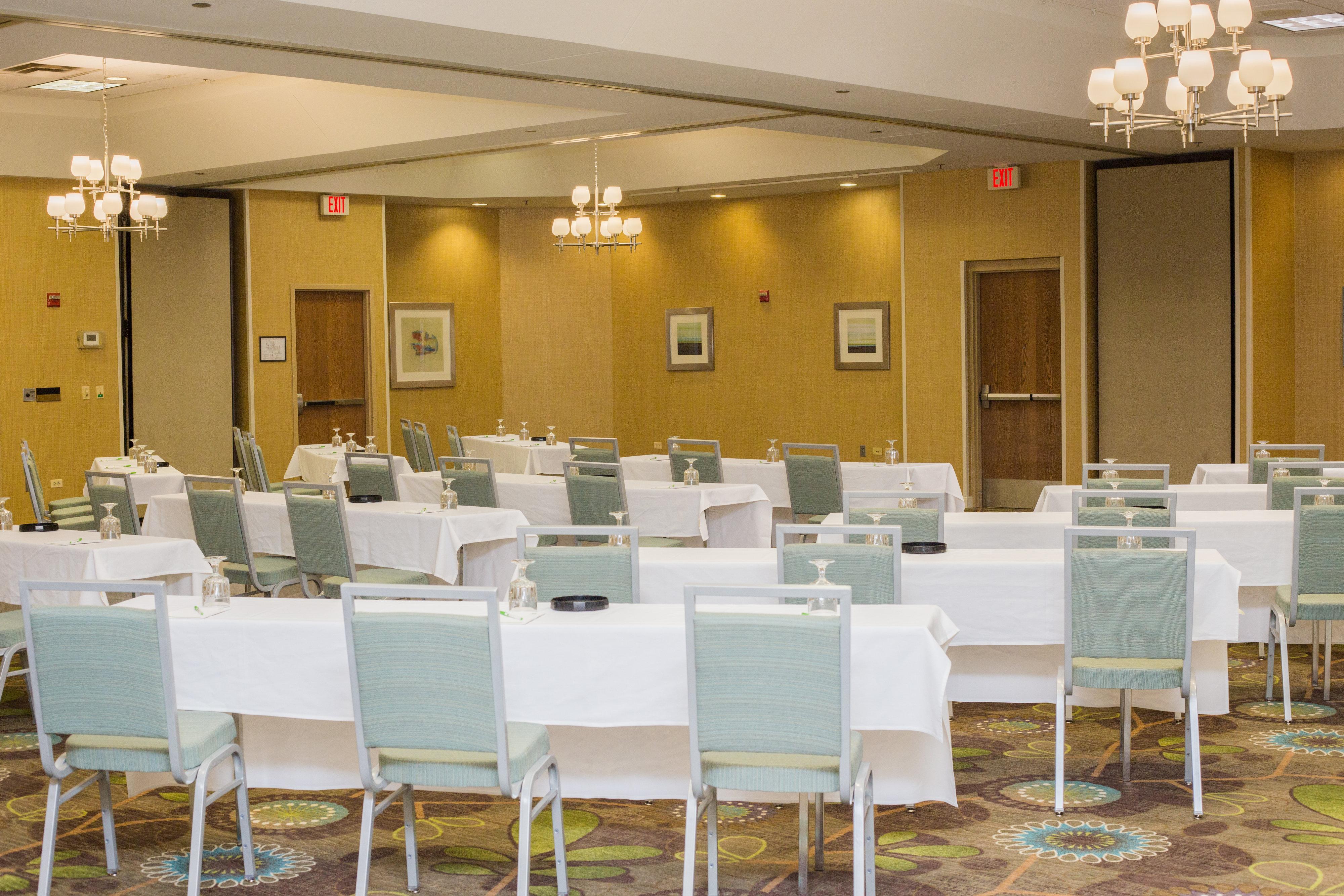 Holiday Inn & Suites Bolingbrook By Ihg Экстерьер фото